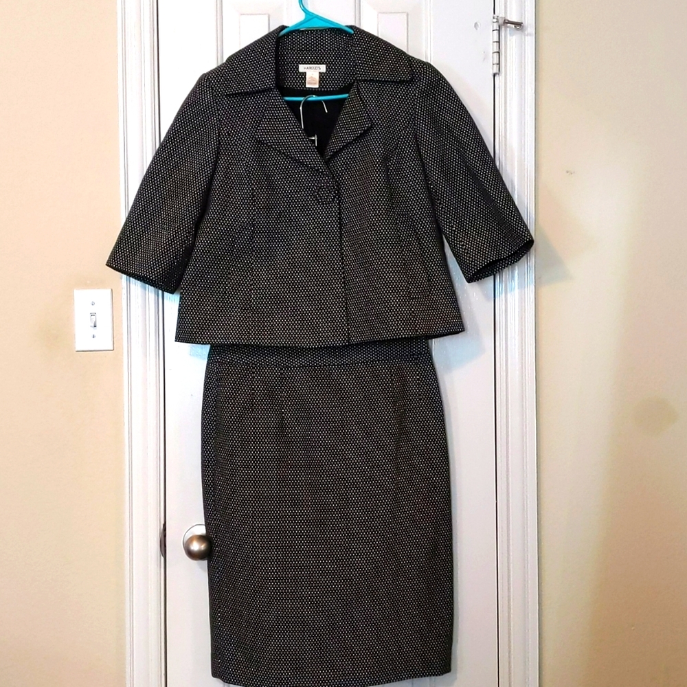 Harold's women's suit jacket and skirt